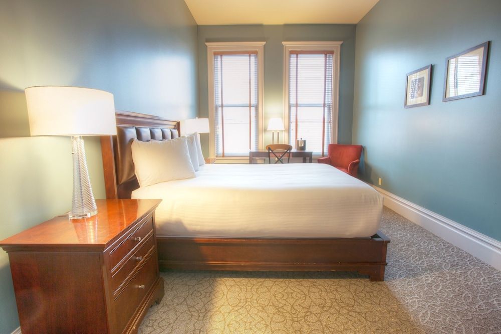 Montvale Hotel Standard Queen 3