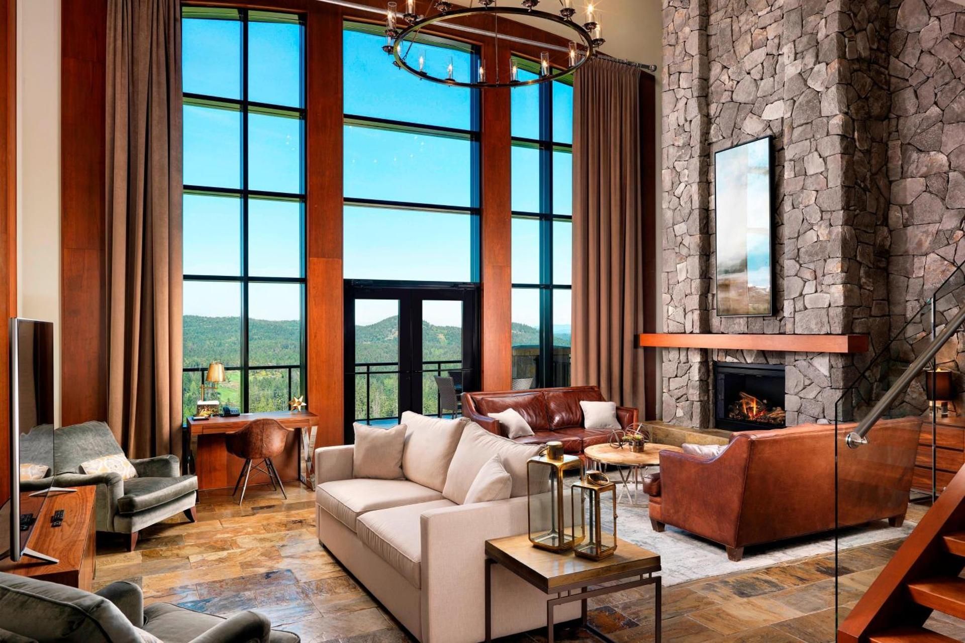 One-Bedroom Presidential Suite with Golf View
