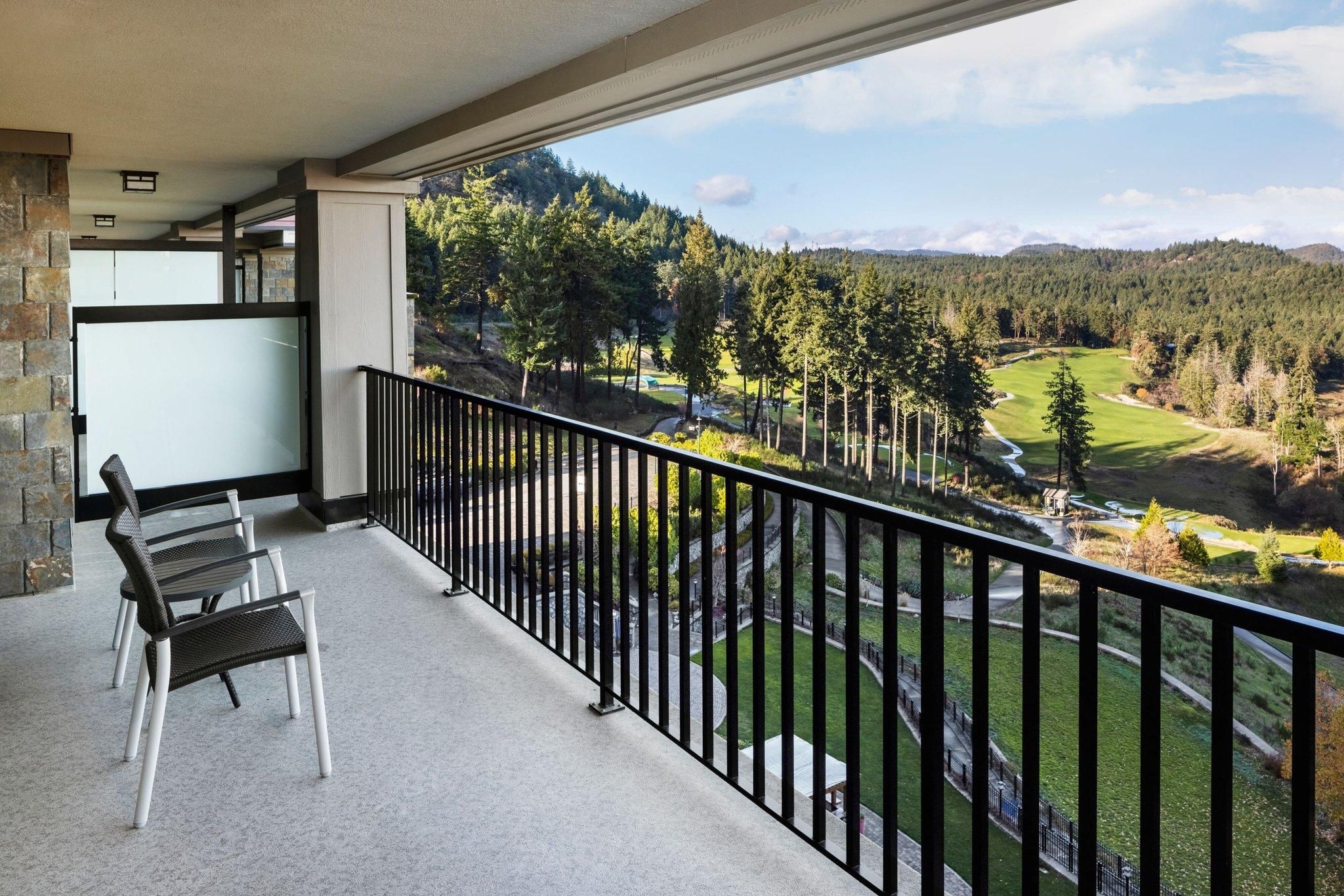1 Bedroom Suite, 1 King, Sofa Bed, Golf View, Balcony, Fireplace