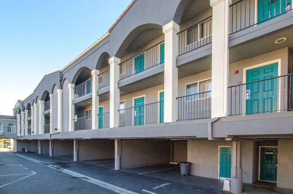 undefined Continental Inn 8