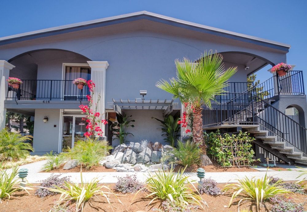 undefined Continental Inn 5