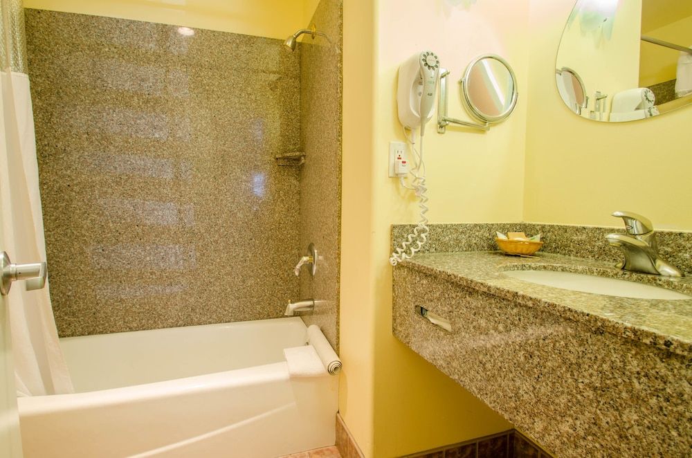 Continental Inn Standard Room, 1 Queen Bed 5