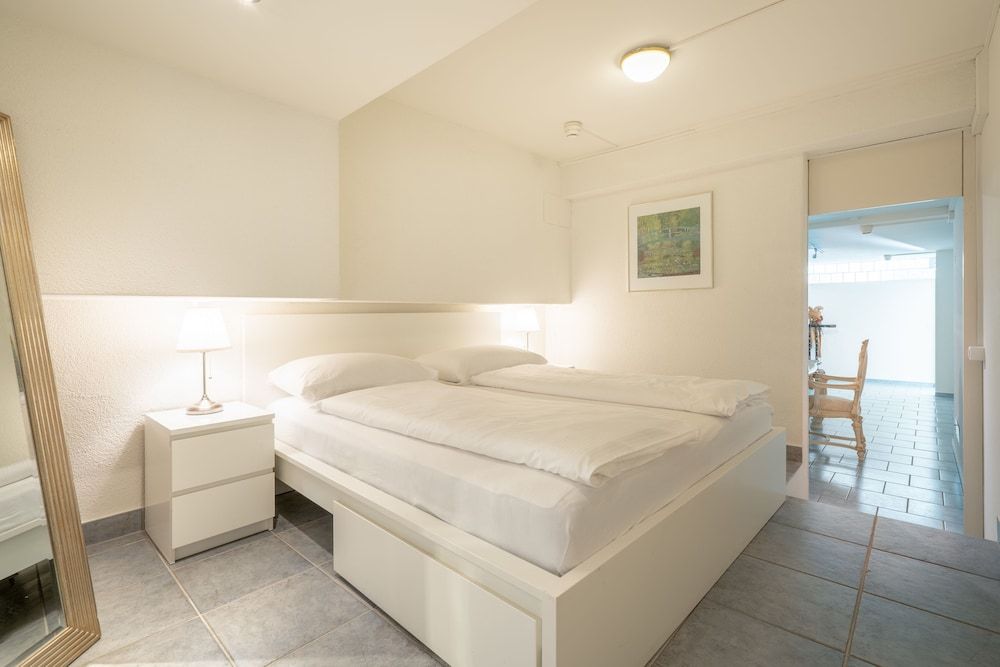 Honeymoon Suite
