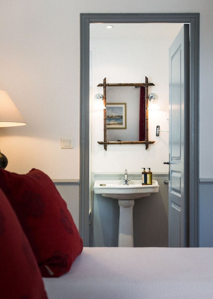 Triple room charm