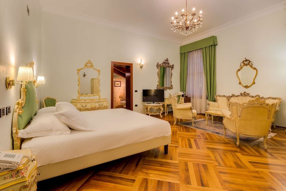 Junior Suite, 1 Queen Bed, Non Smoking