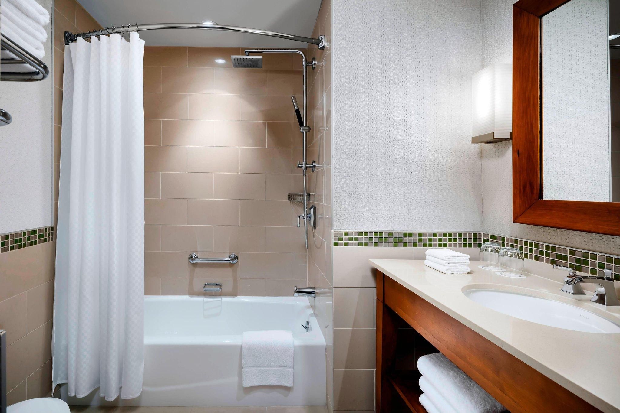 Premium, Guest room, 2 Double, Marina view, City view