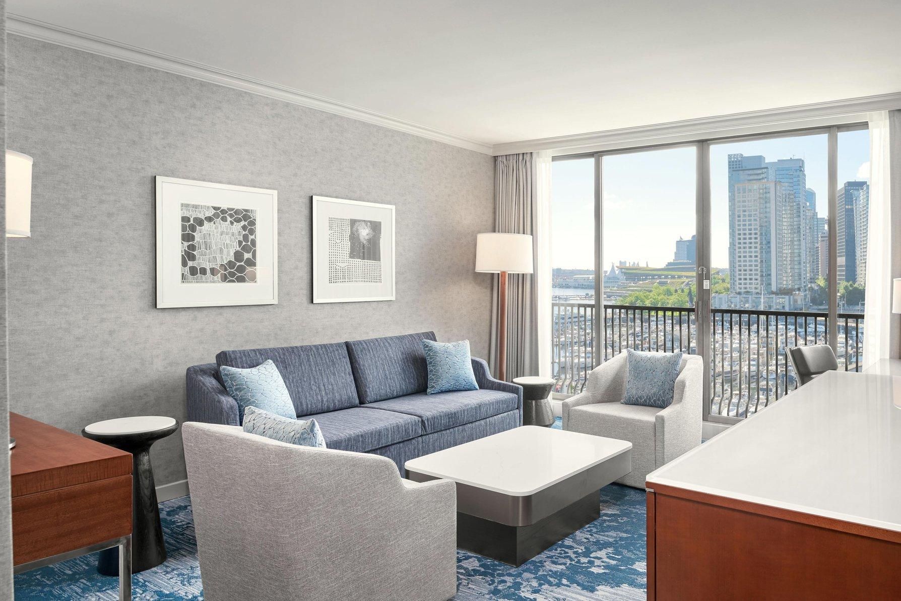 Junior, 1 Bedroom Suite, 1 King, Sofa bed