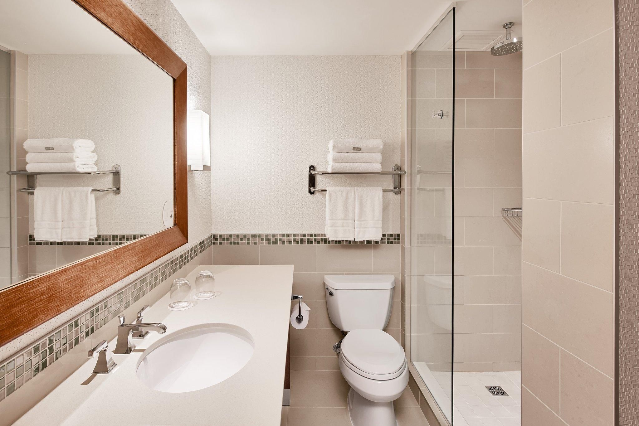 Panoramic, 1 Bedroom Suite, 1 King, Sofa bed, Mountain view, Harbor view
