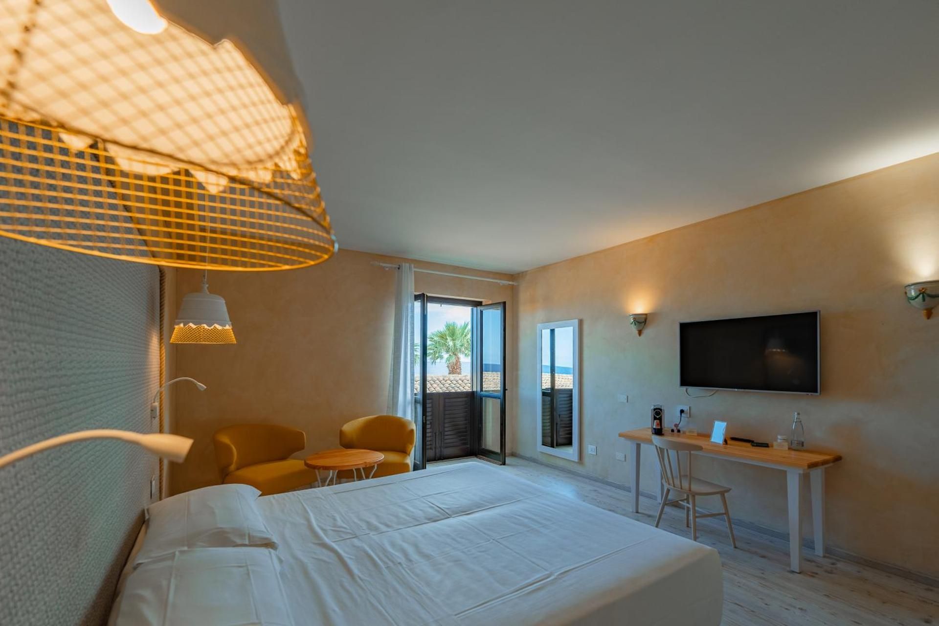 Superior Double or Twin Room with Partial Sea View