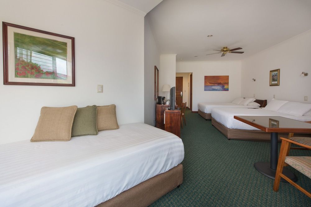 Hotel Bougainvillea San José Standard Room, 2 Double Beds, Mountain View 3