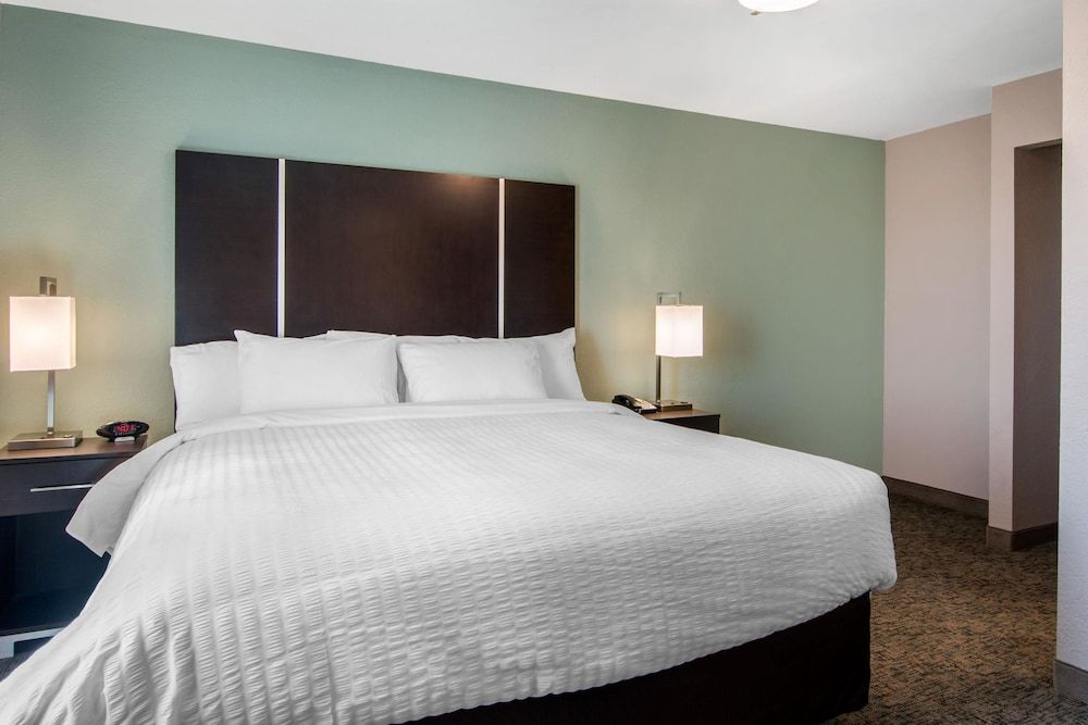 Clarion Inn & Suites Atlanta Downtown Room, 1 King Bed, Accessible, Non Smoking