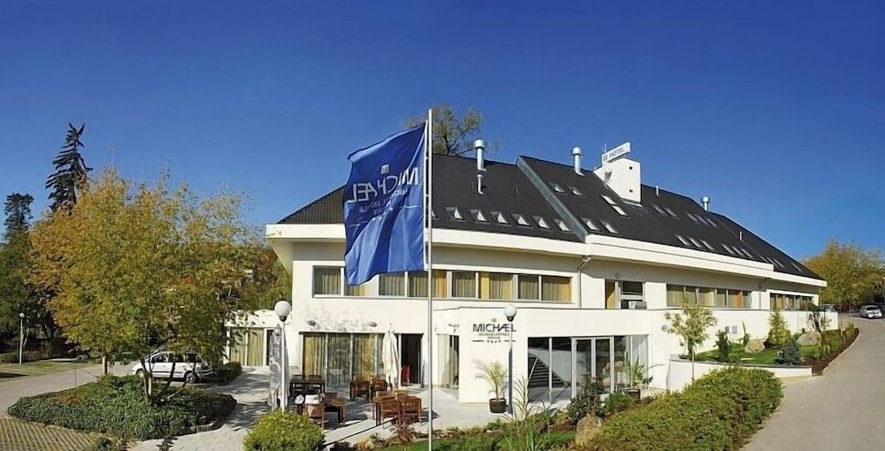 undefined Hotel Michael 5