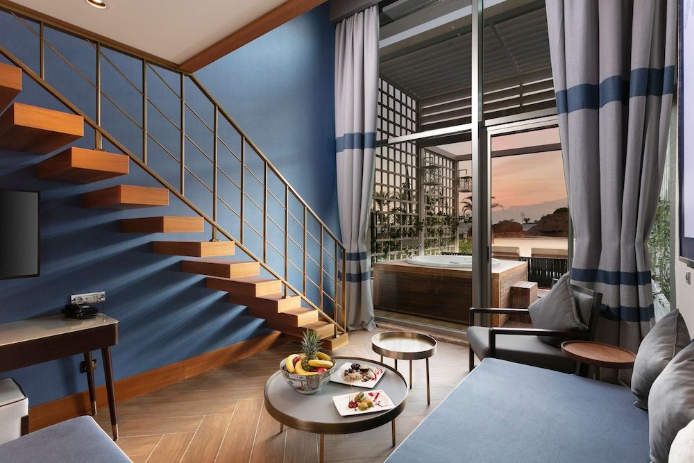 undefined Titanic Deluxe Lara 4