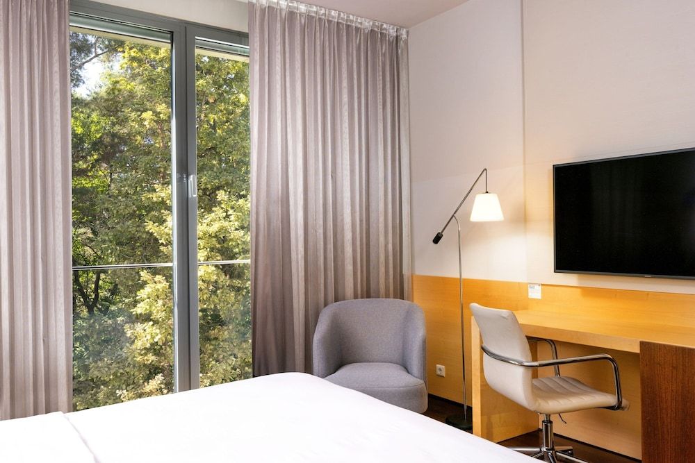 Four Points by Sheraton Ljubljana Mons Classic Room, 1 Queen Bed 3