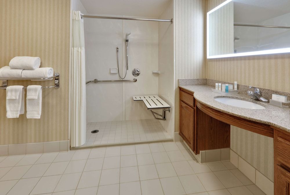1 King Studio, Roll-In Shower w/sleeper sofa