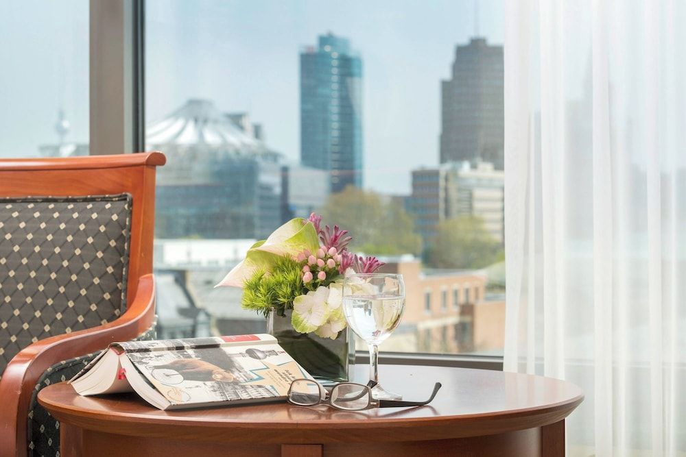 JW Marriott Hotel Berlin Classic Room, 1 Queen Bed 8