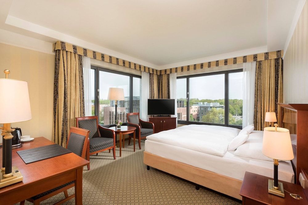 JW Marriott Hotel Berlin Classic Room, 1 Queen Bed 3