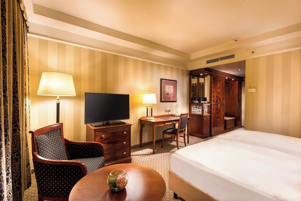 JW Marriott Hotel Berlin Classic Room, 1 Queen Bed