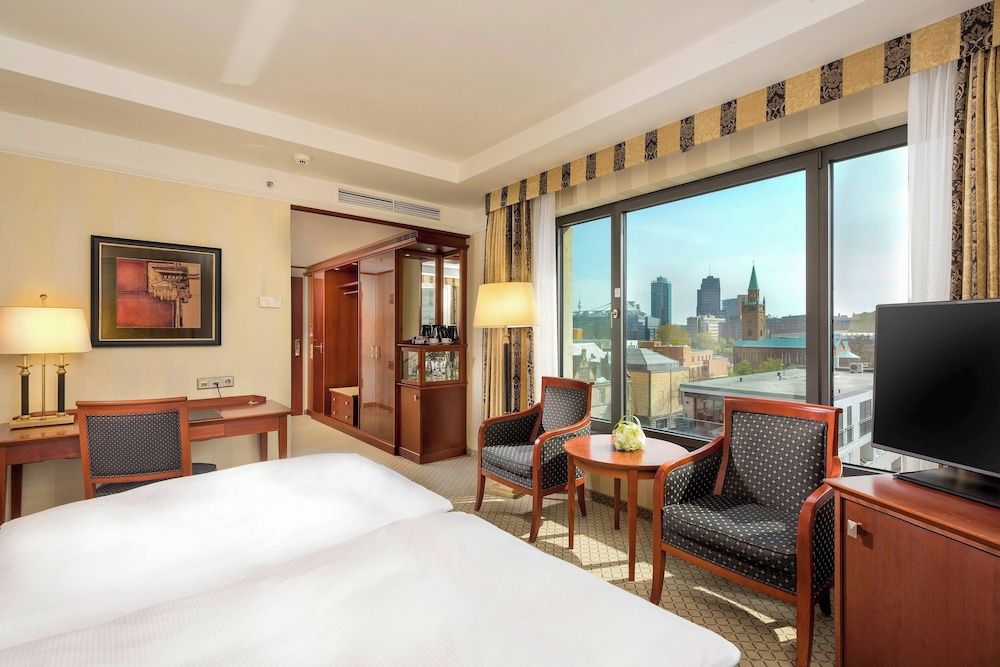 JW Marriott Hotel Berlin Classic Room, 1 Queen Bed 2