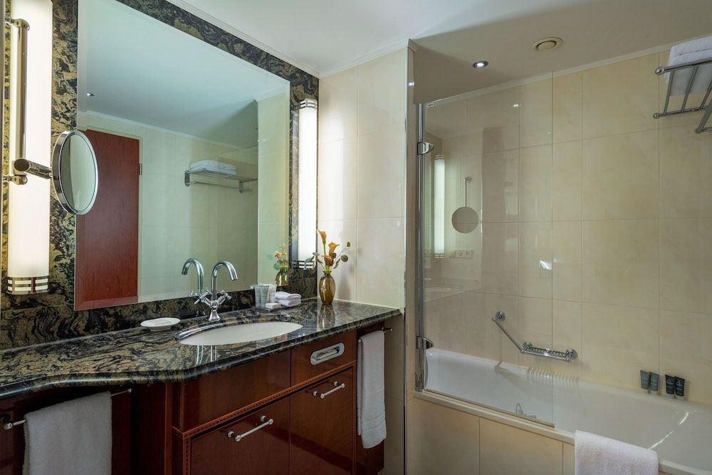 JW Marriott Hotel Berlin Classic Room, 1 Queen Bed 6