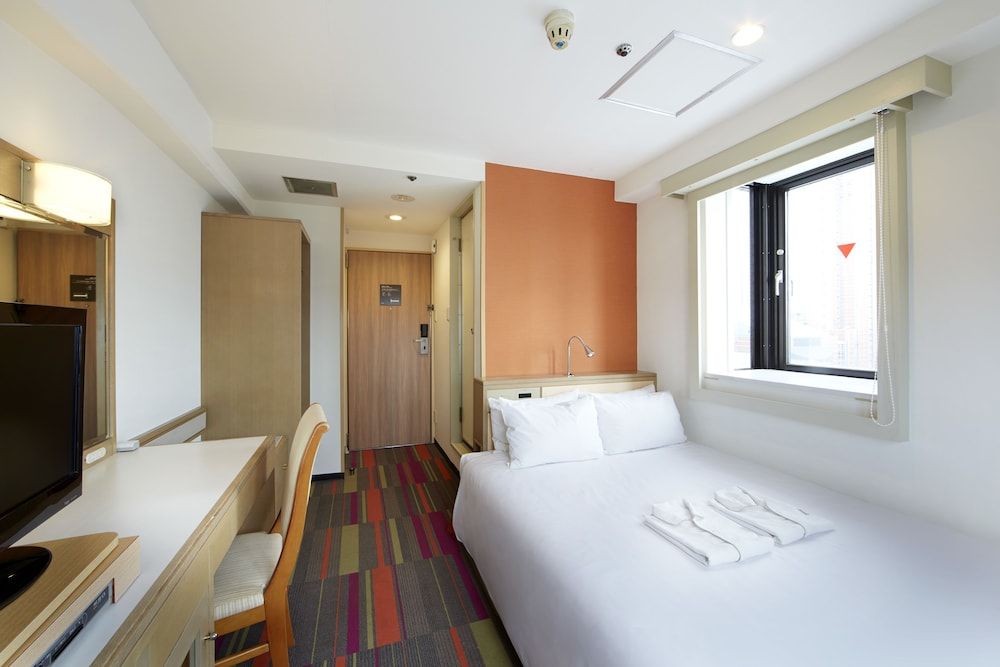 the b sangenjaya Economy Double Room, Non Smoking 2