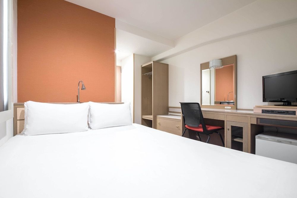 the b sangenjaya Economy Double Room, Non Smoking