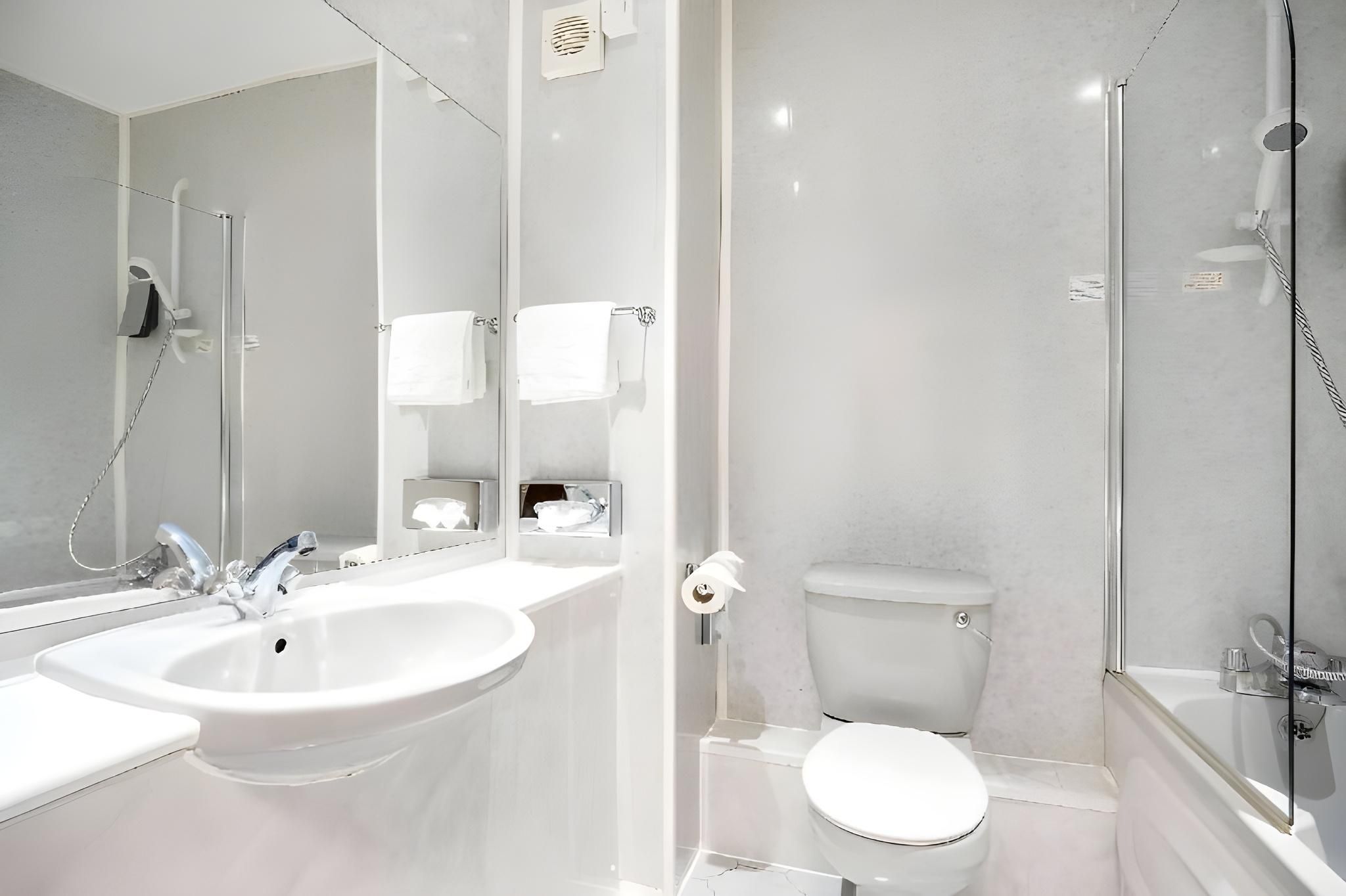 Quality Hotel Coventry 2 Single Beds Nonsmoking 3