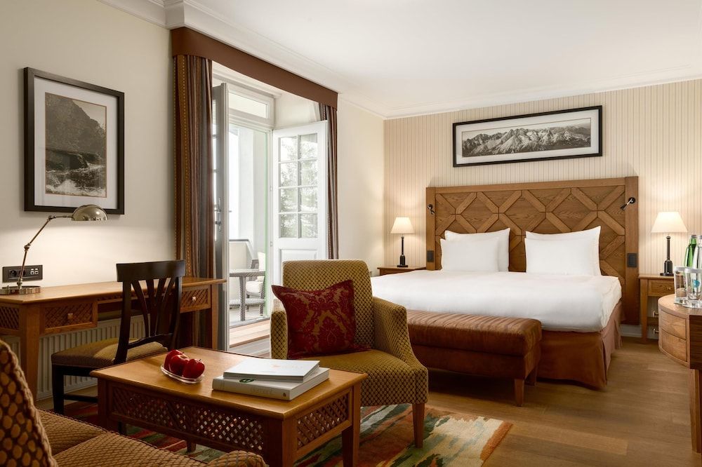 Grand Room, 1 Bedroom, Bathtub, Mountain View (Grand Deluxe Lake View room)