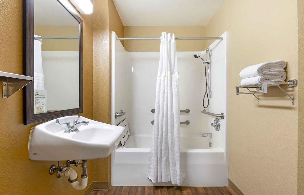 Extended Stay America Suites Baltimore Glen Burnie Studio, 1 Queen Bed, Accessible, Non Smoking 4