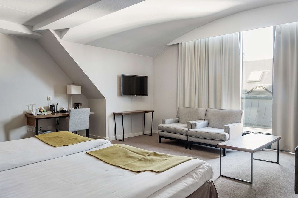 Best Western Plus Hotel Plaza Family Room, 2 Twin Beds, Non Smoking 6