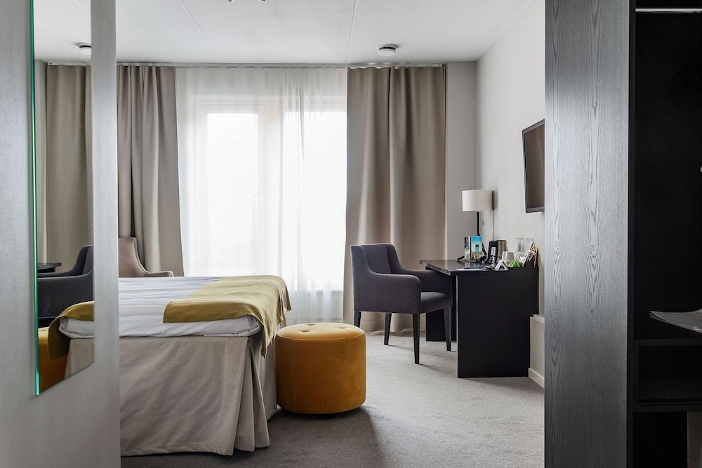 Best Western Plus Hotel Plaza Deluxe Room, 1 King Bed, Non Smoking 7