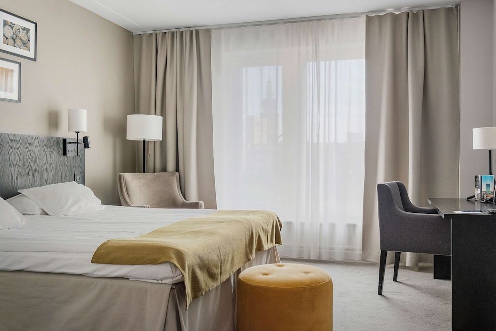 Best Western Plus Hotel Plaza Deluxe Room, 1 King Bed, Non Smoking 3