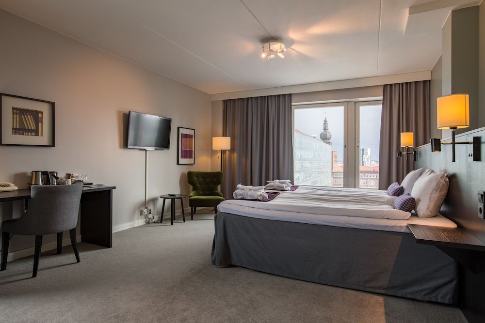 Best Western Plus Hotel Plaza Deluxe Room, 1 King Bed, Non Smoking 4