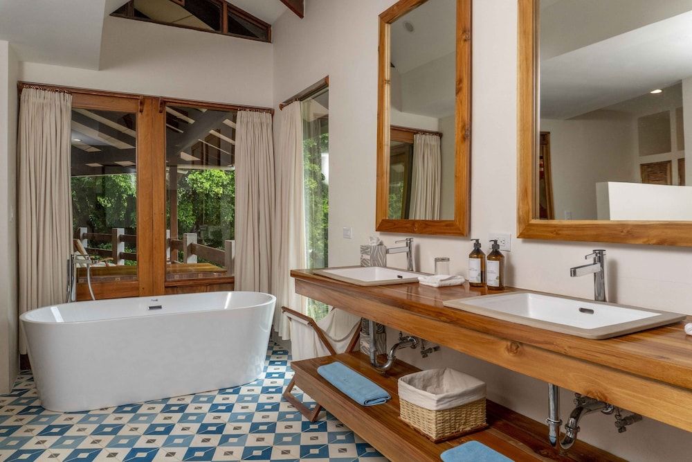 Capitán Suizo Beachfront Boutique Hotel Suite, 4 Bedrooms 5