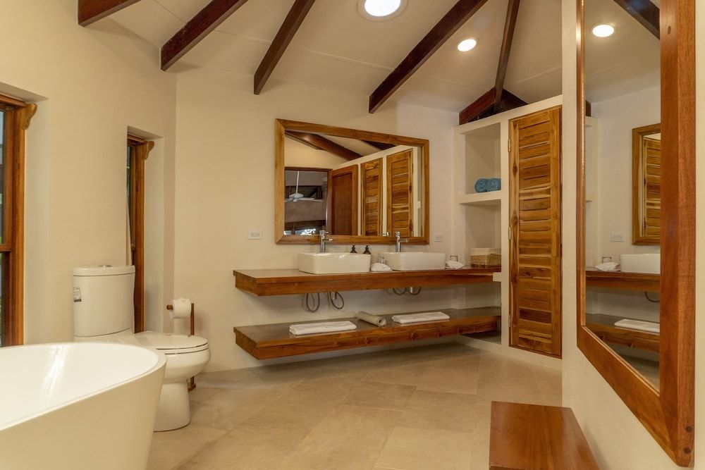 Capitán Suizo Beachfront Boutique Hotel Bungalow, with AC 3