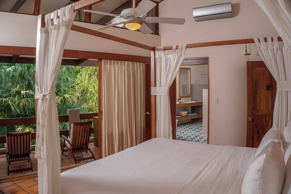 Capitán Suizo Beachfront Boutique Hotel Suite, 4 Bedrooms