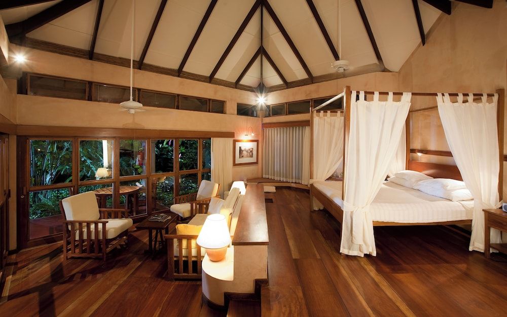 Capitán Suizo Beachfront Boutique Hotel Bungalow, with AC