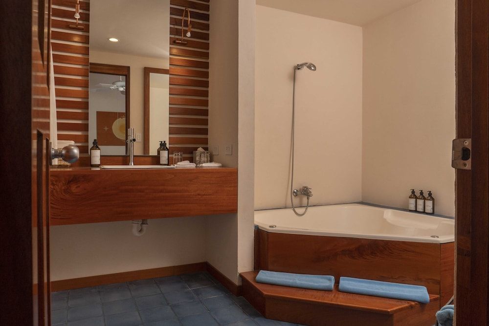 Capitán Suizo Beachfront Boutique Hotel Suite, 4 Bedrooms 7