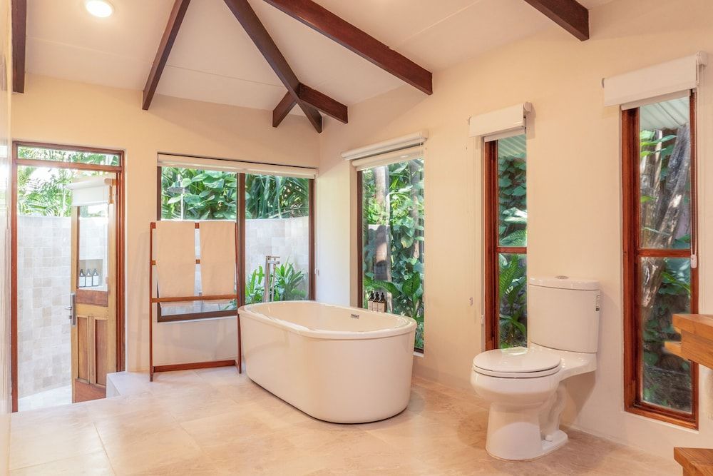 Capitán Suizo Beachfront Boutique Hotel Bungalow, with AC 4