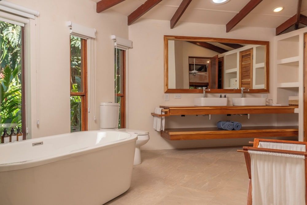 Capitán Suizo Beachfront Boutique Hotel Bungalow, with AC 2