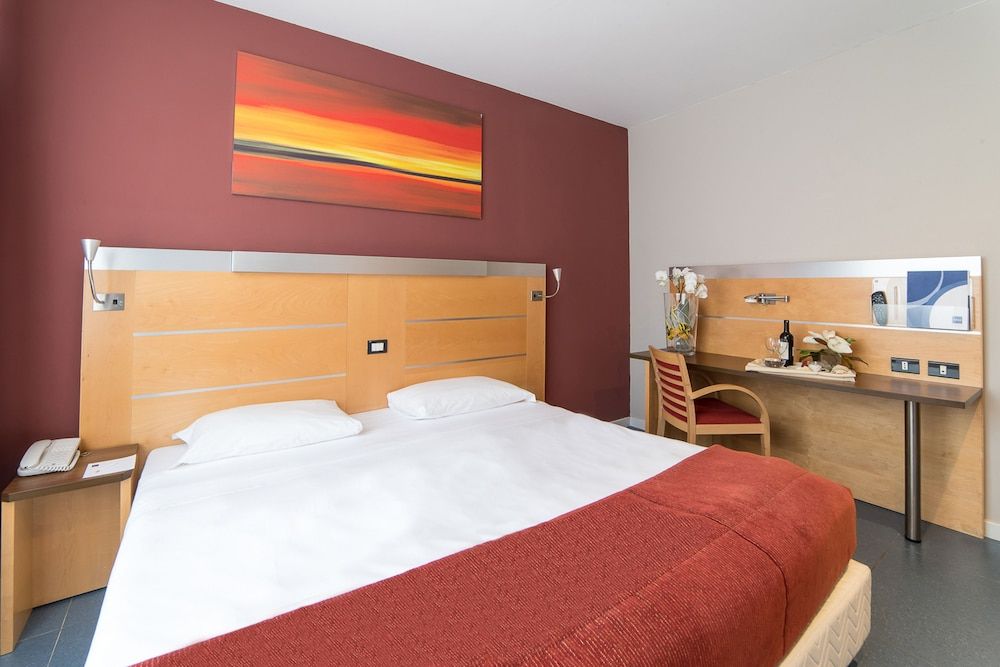 undefined Sotel Nomentana