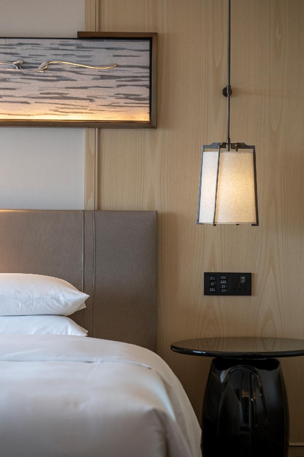 1 King Bed With Club Access