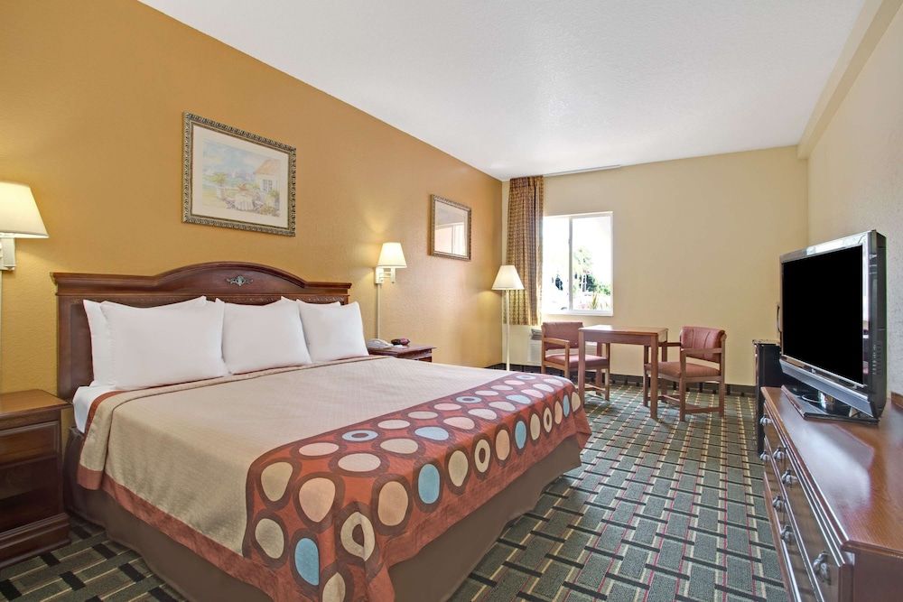 Room, 1 King Bed, Non Smoking