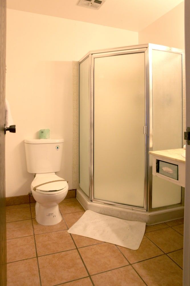 Granada Inn King Bed - Non Smoking 5