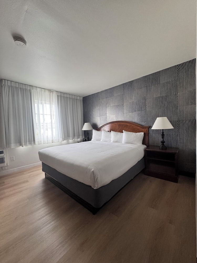 Granada Inn King Bed - Non Smoking