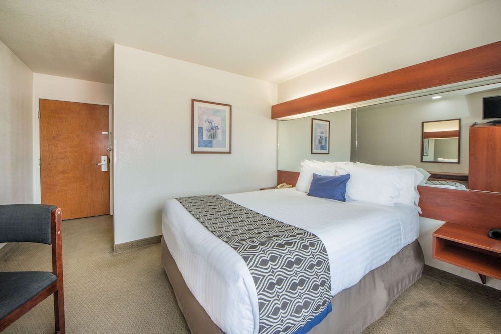 Room, 1 Queen Bed, Non Smoking (Second Floor)