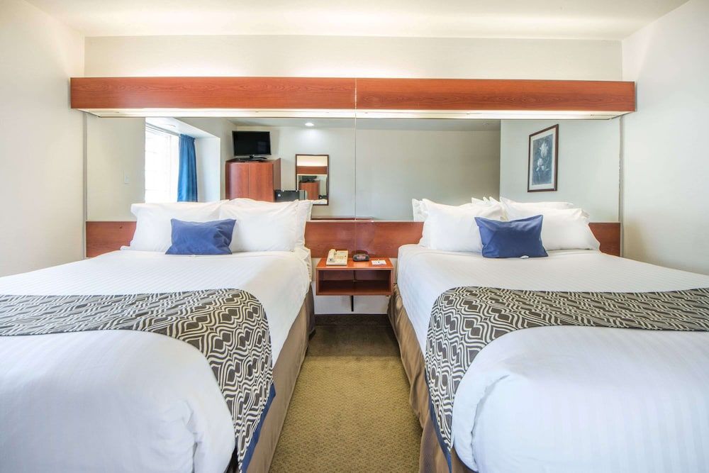 Room, 2 Queen Beds, Non Smoking