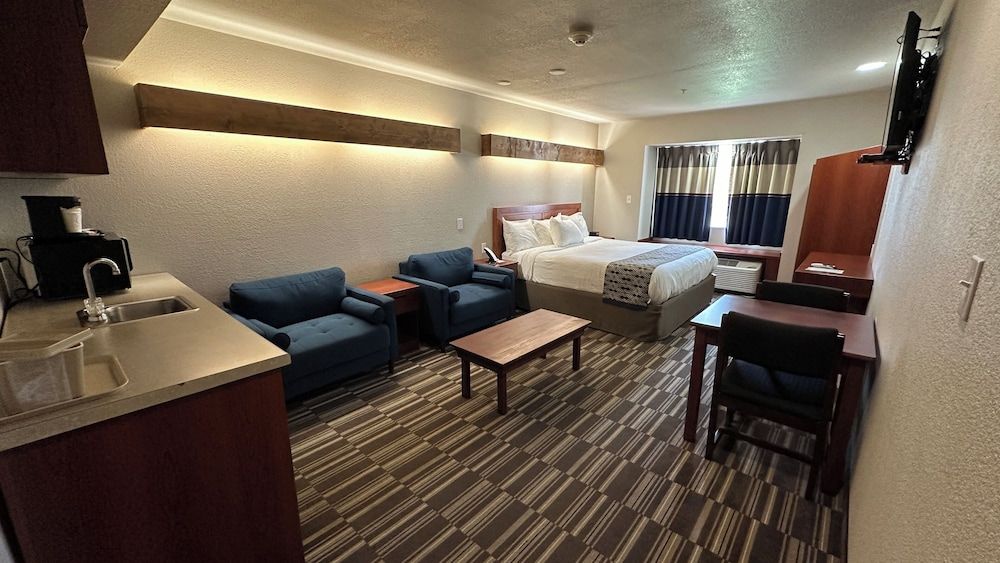 Suite, 1 King Bed, Non Smoking