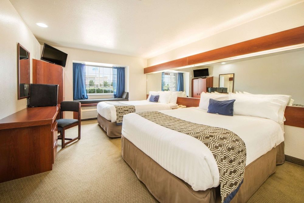 Room, 2 Queen Beds, Non Smoking (Second Floor)