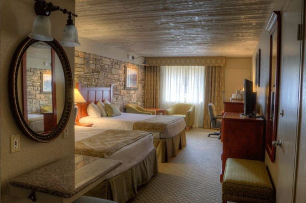 The Inn Of The Hills Standard Room, 2 Queen Beds 2